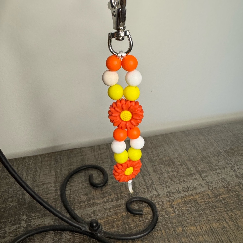 Boho Daisy Flower Keychain - NWOT